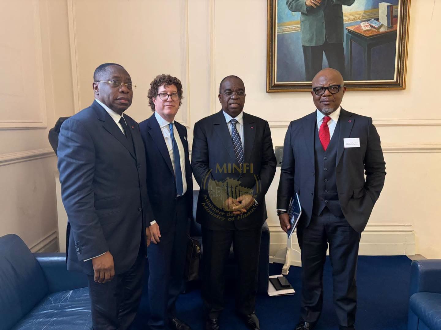 Londres : le Cameroun choisit de faire "les yeux doux" aux investisseurs plutôt que de s'endetter