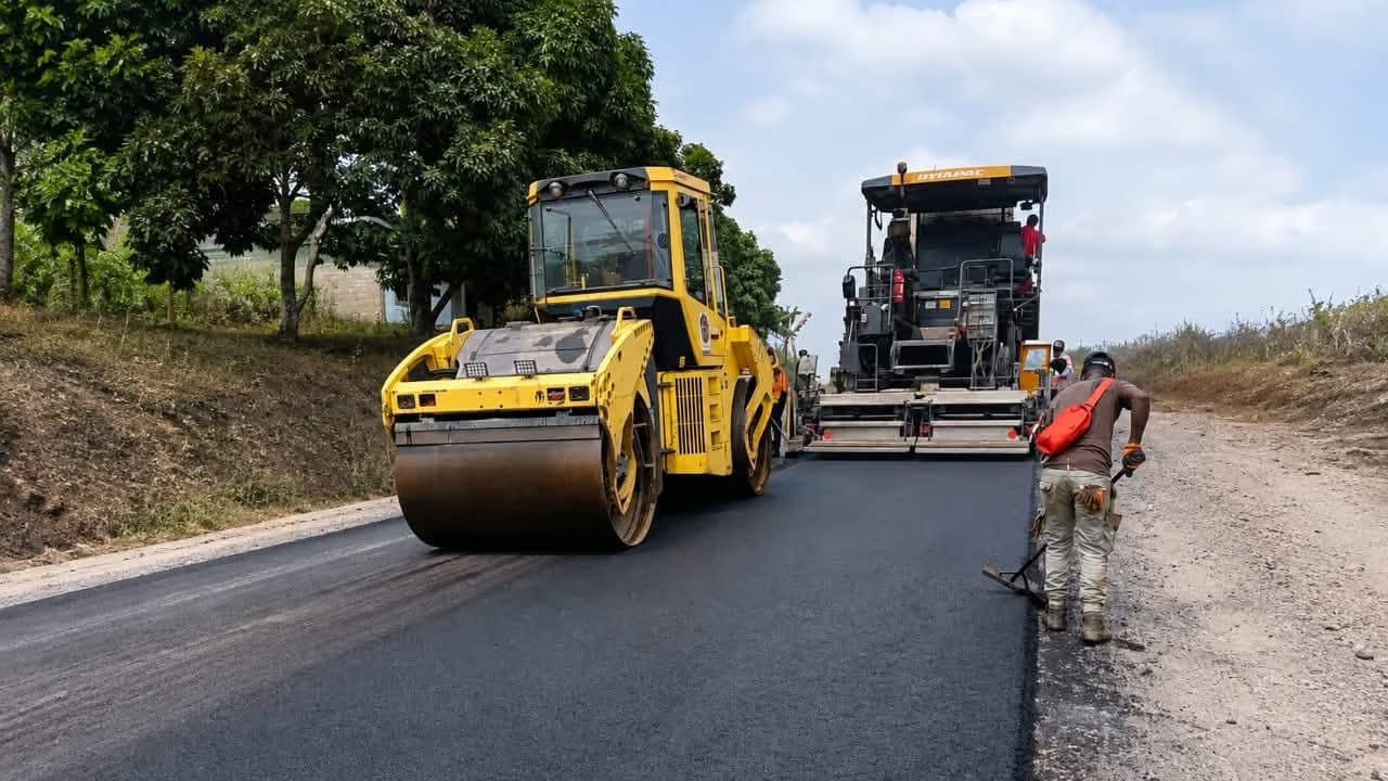 Cameroun : l’État cherche 367,2 milliards FCFA pour financer deux projets routiers